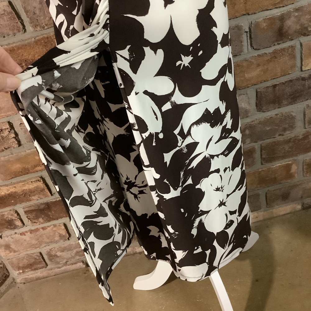 LAUREN RALPH LAUREN V-Neck Sleeveless Dark Brown/White Floral Dress - Picture 6 of 10